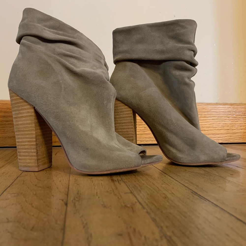 Kristin Cavallari grey heel